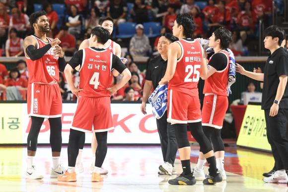 25-26 (04.12) ����ҳ� �÷��̿��� SK ������