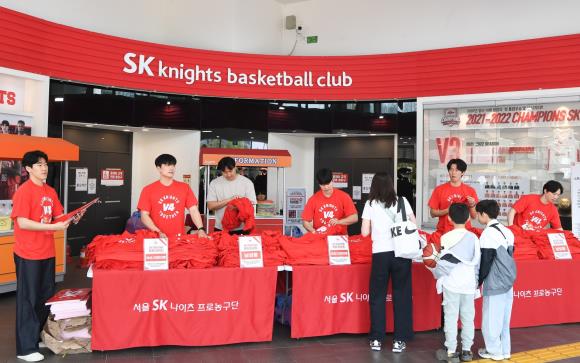 25-26 (04.12) ����ҳ� �÷��̿��� SK �� ���� Ƽ���� ����